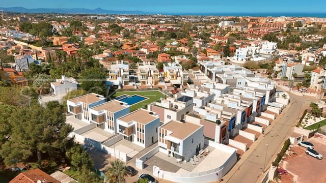 3 bedroom Villa for sale in Centro Urbano, Dénia - € 695,000 (Ref: 9703347)