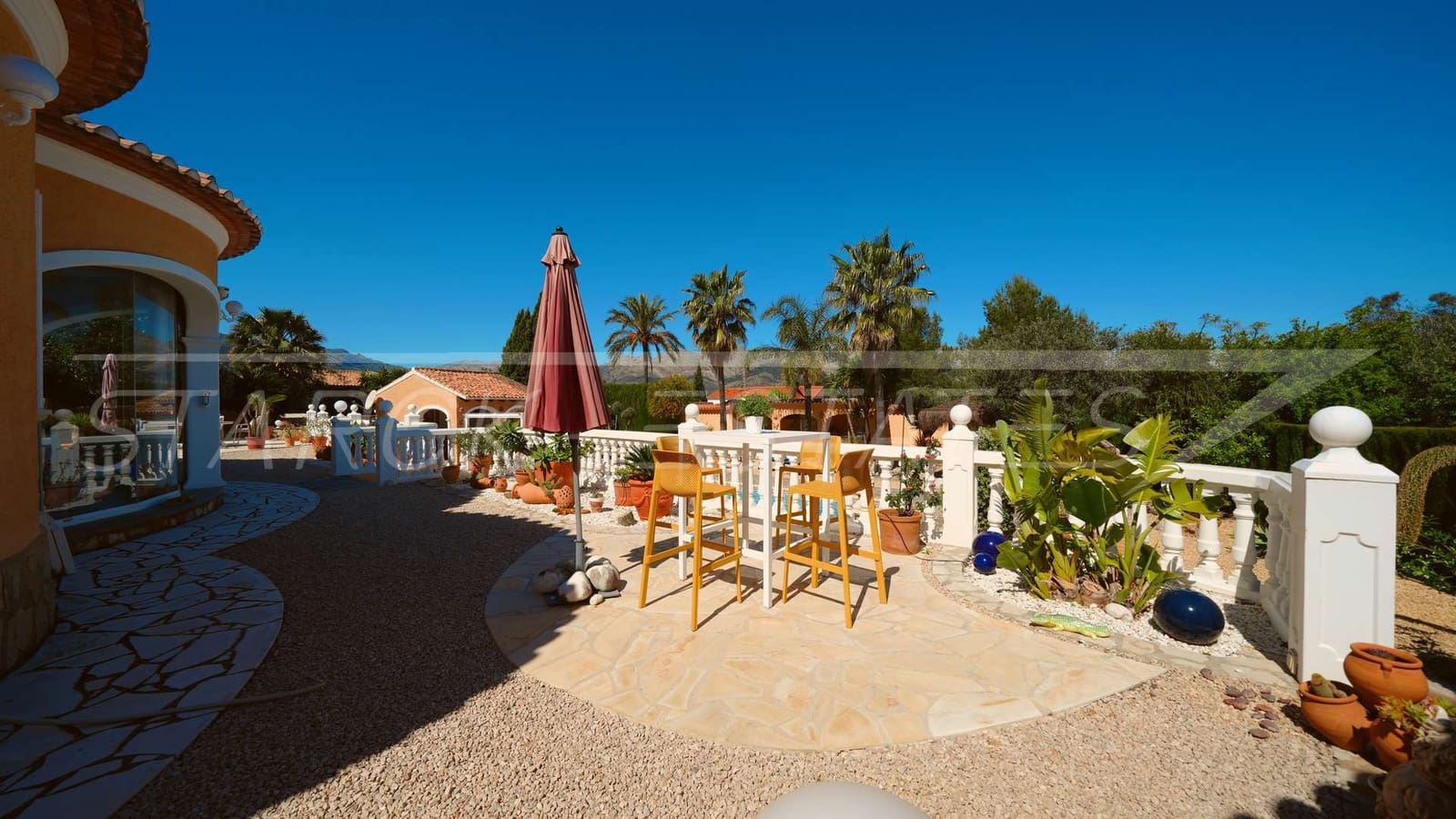 Chalet de 3 habitaciones en Orba en venta con piscina garaje - 690.000 € (Ref: 9758360)