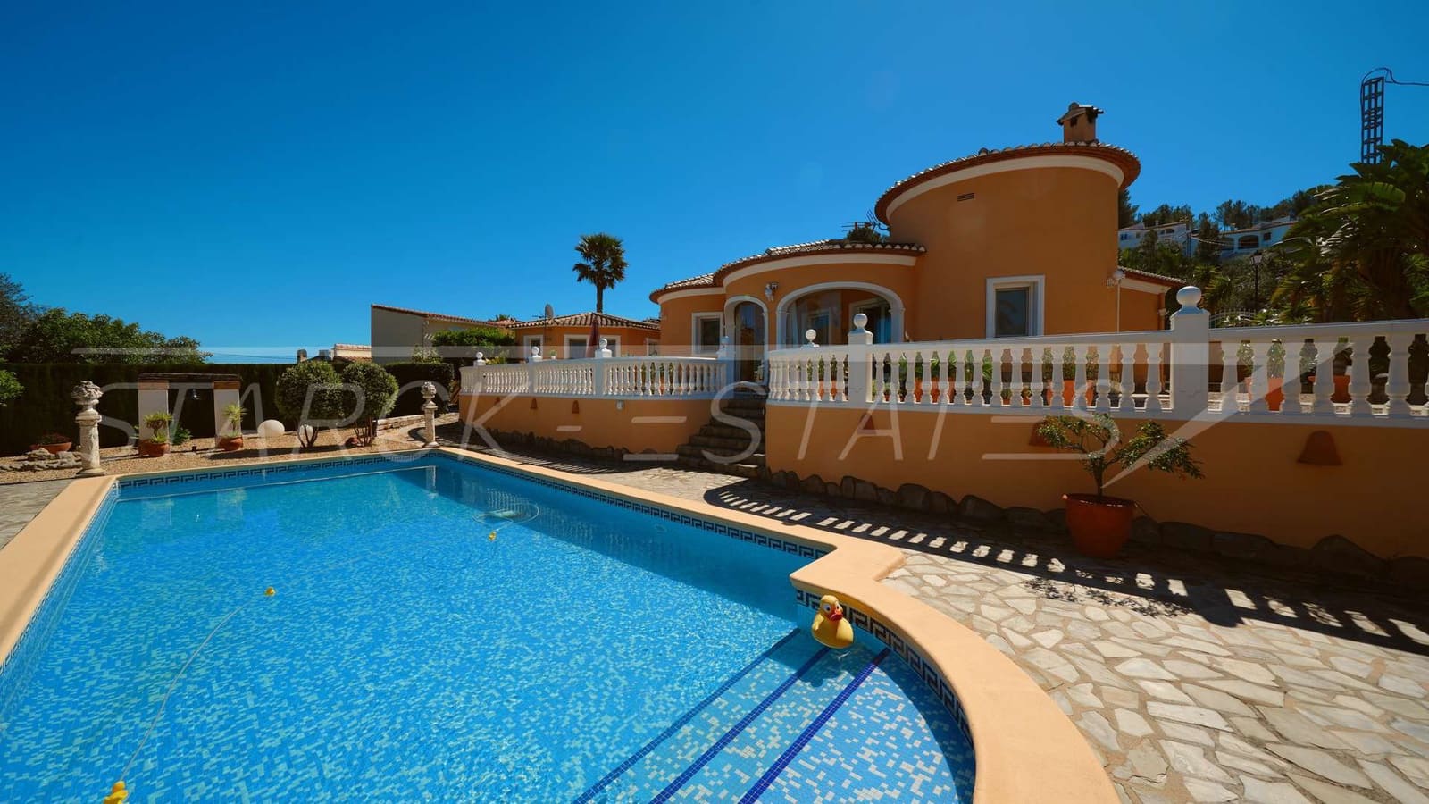 Chalet de 3 habitaciones en Orba en venta con piscina garaje - 690.000 € (Ref: 9758360)