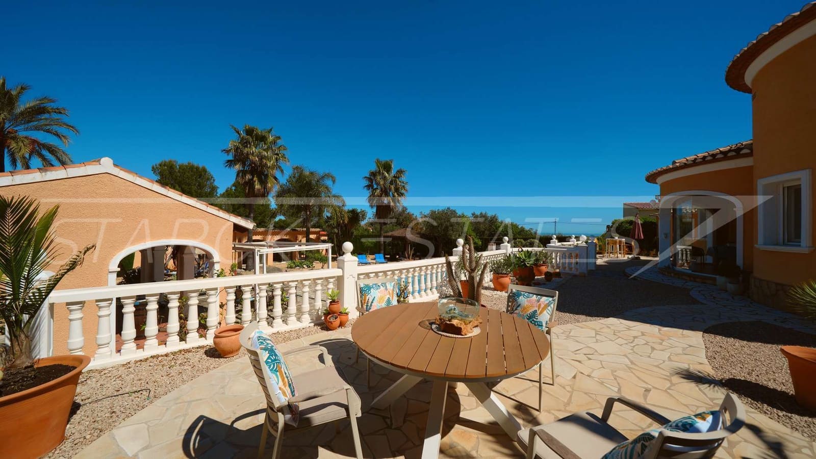 Chalet de 3 habitaciones en Orba en venta con piscina garaje - 690.000 € (Ref: 9758360)