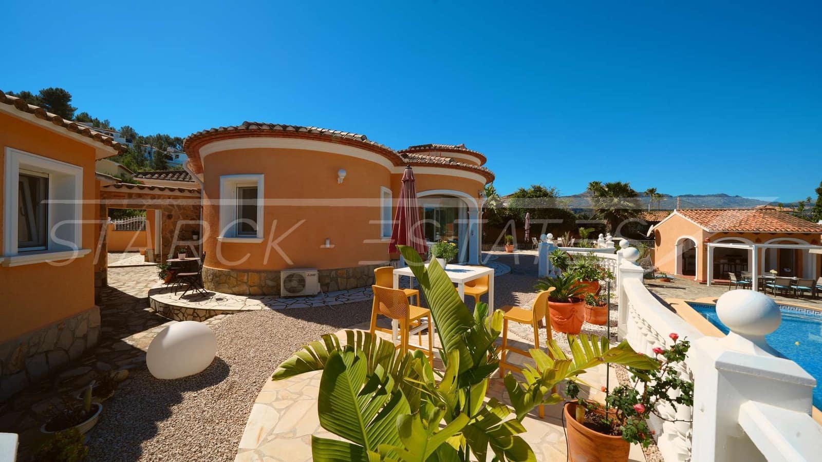 Chalet de 3 habitaciones en Orba en venta con piscina garaje - 690.000 € (Ref: 9758360)