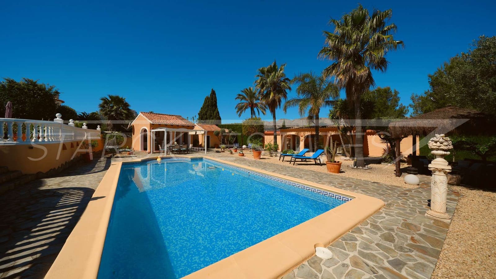 Chalet de 3 habitaciones en Orba en venta con piscina garaje - 690.000 € (Ref: 9758360)