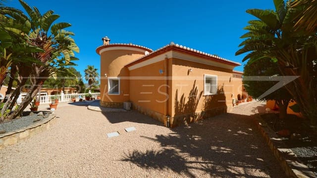 3 slaapkamer Villa te koop in Orba met zwembad garage - € 690.000 (Ref: 9758360)