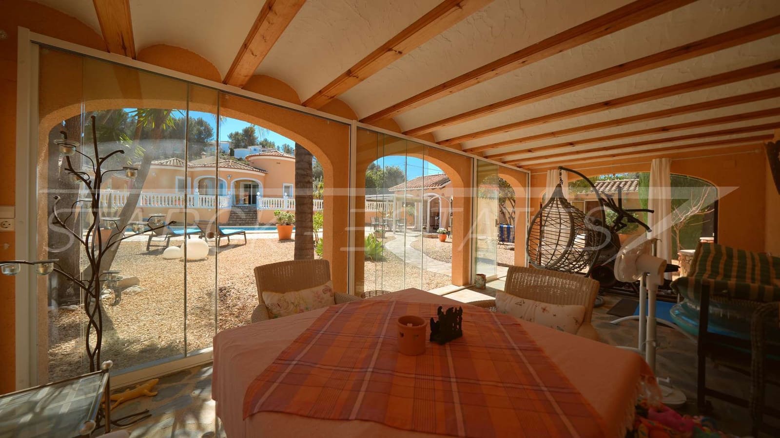 Chalet de 3 habitaciones en Orba en venta con piscina garaje - 690.000 € (Ref: 9758360)