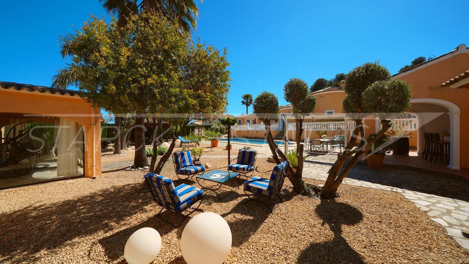 Chalet de 3 habitaciones en Orba en venta con piscina garaje - 690.000 € (Ref: 9758360)