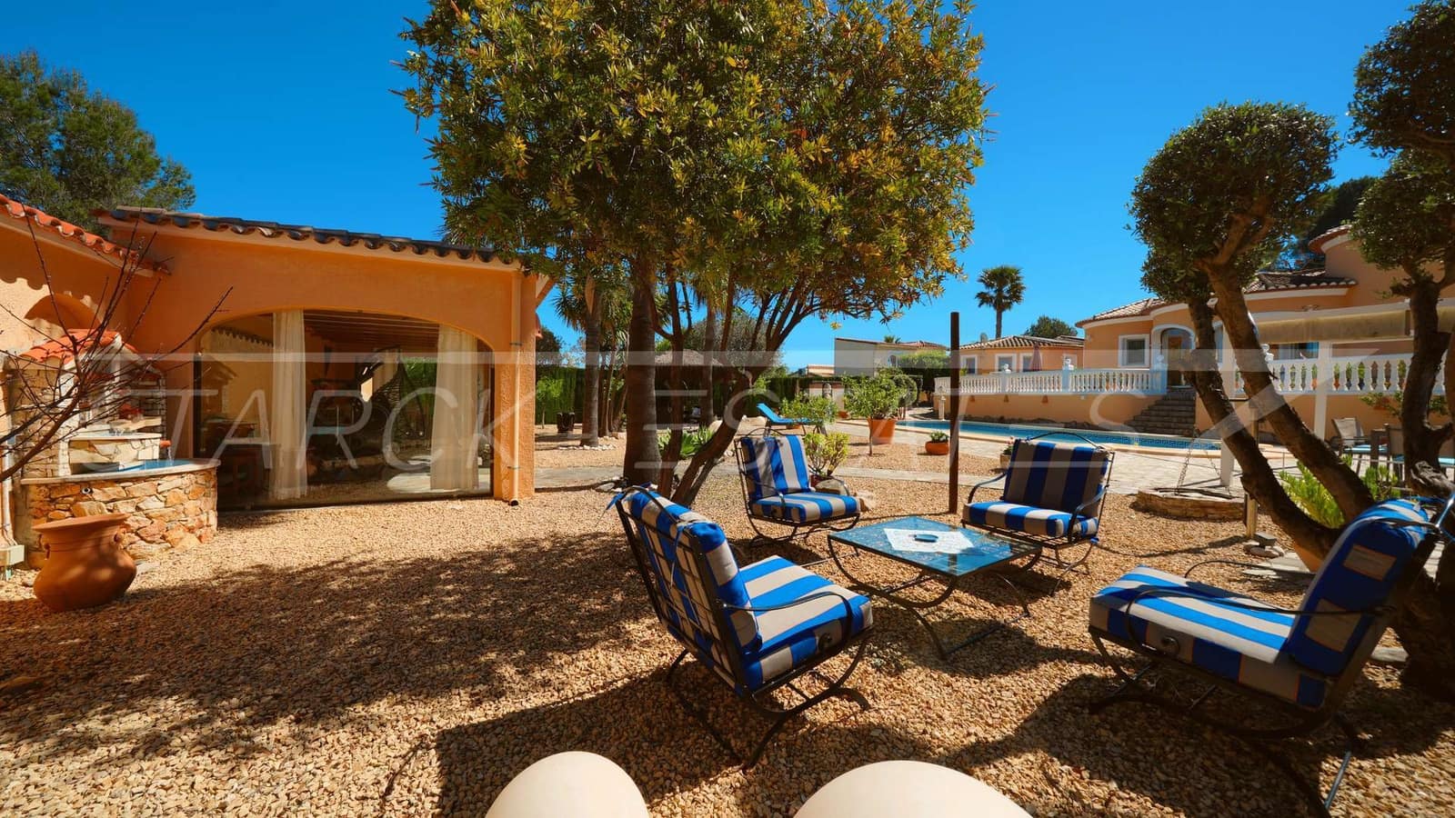 Chalet de 3 habitaciones en Orba en venta con piscina garaje - 690.000 € (Ref: 9758360)