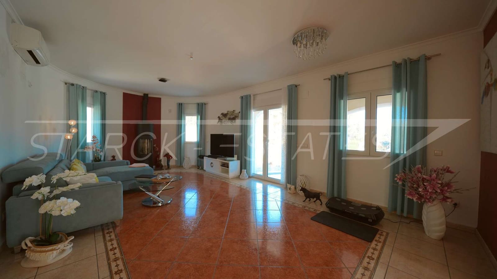 Chalet de 3 habitaciones en Orba en venta con piscina garaje - 690.000 € (Ref: 9758360)