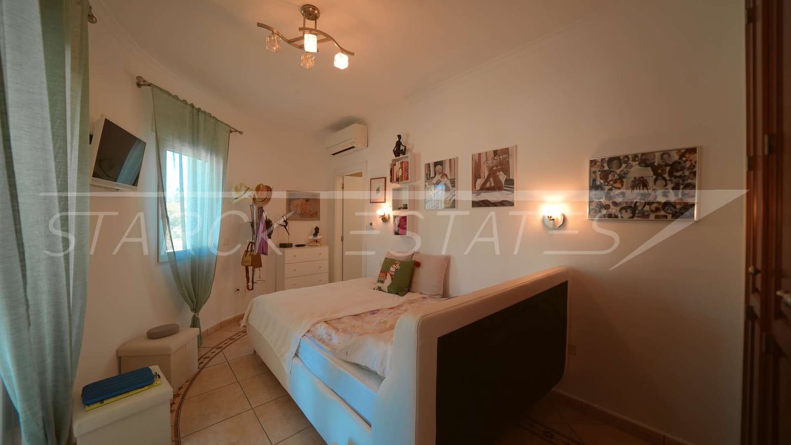 Chalet de 3 habitaciones en Orba en venta con piscina garaje - 690.000 € (Ref: 9758360)