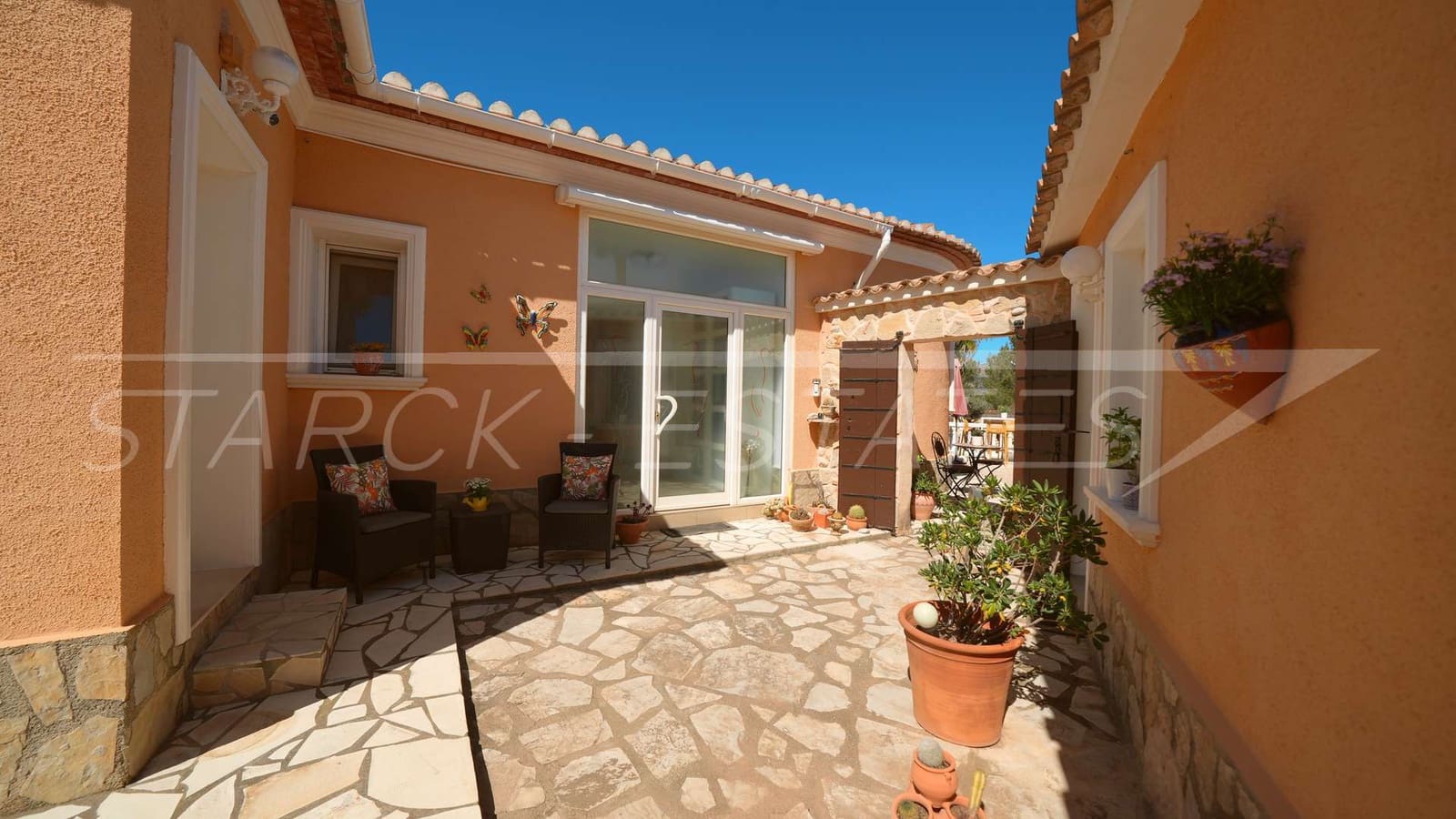 Chalet de 3 habitaciones en Orba en venta con piscina garaje - 690.000 € (Ref: 9758360)