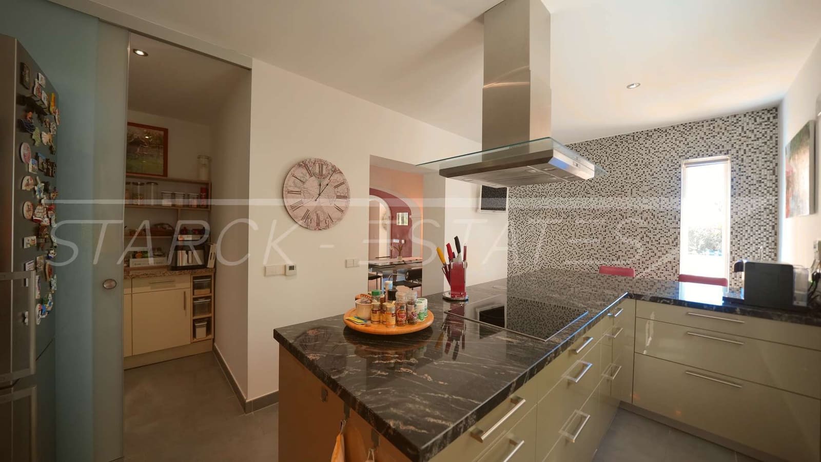 Chalet de 3 habitaciones en Orba en venta con piscina garaje - 690.000 € (Ref: 9758360)