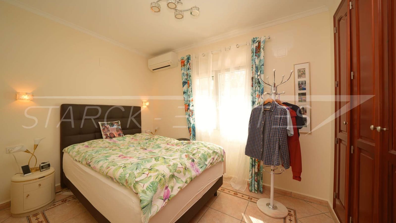 Chalet de 3 habitaciones en Orba en venta con piscina garaje - 690.000 € (Ref: 9758360)