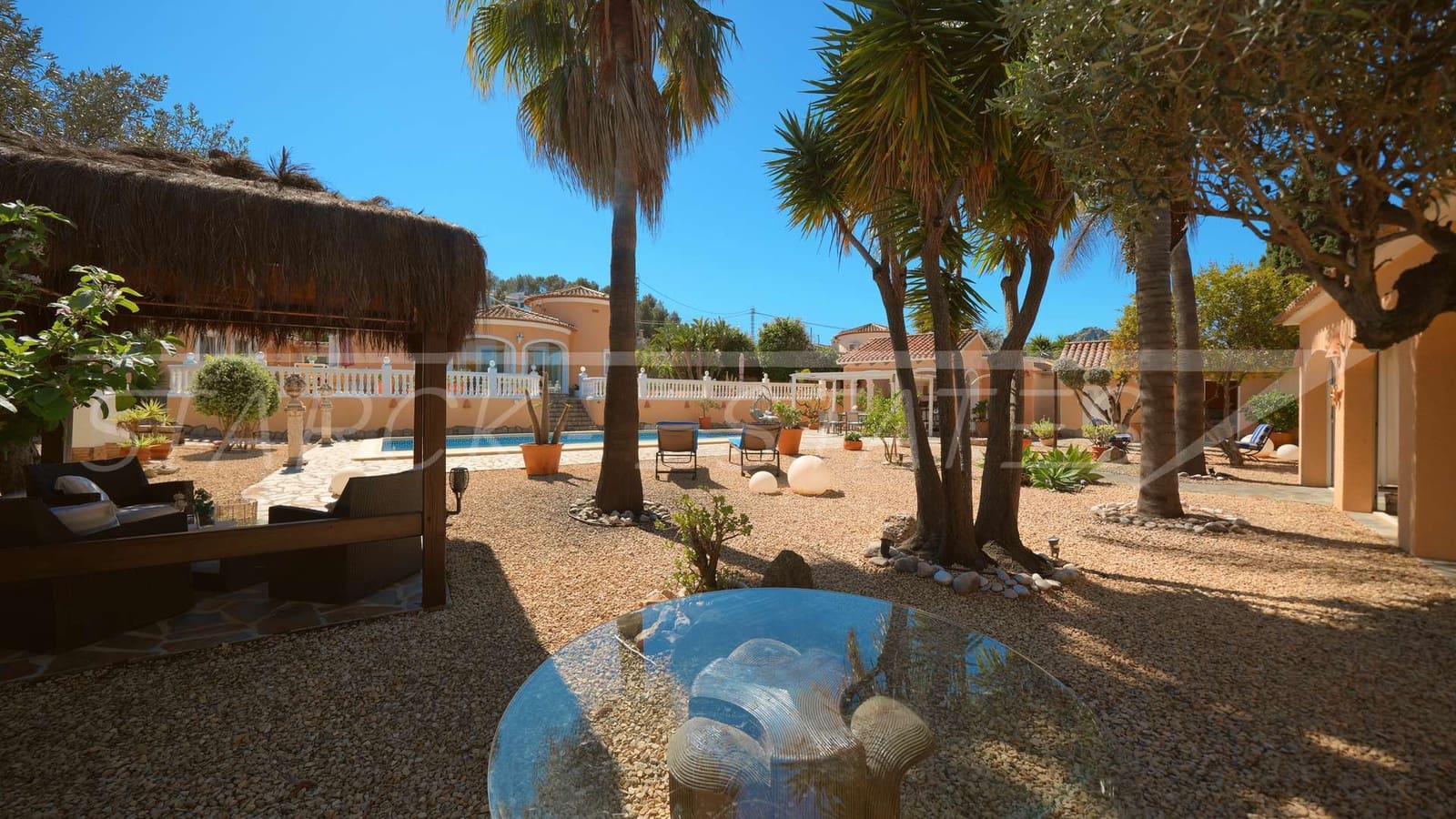 Chalet de 3 habitaciones en Orba en venta con piscina garaje - 690.000 € (Ref: 9758360)