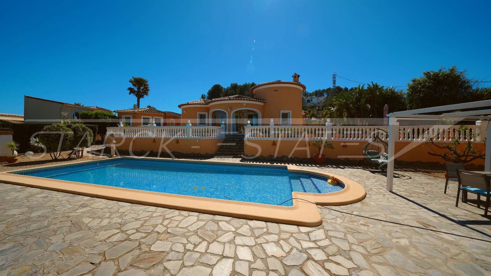 Chalet de 3 habitaciones en Orba en venta con piscina garaje - 690.000 € (Ref: 9758360)