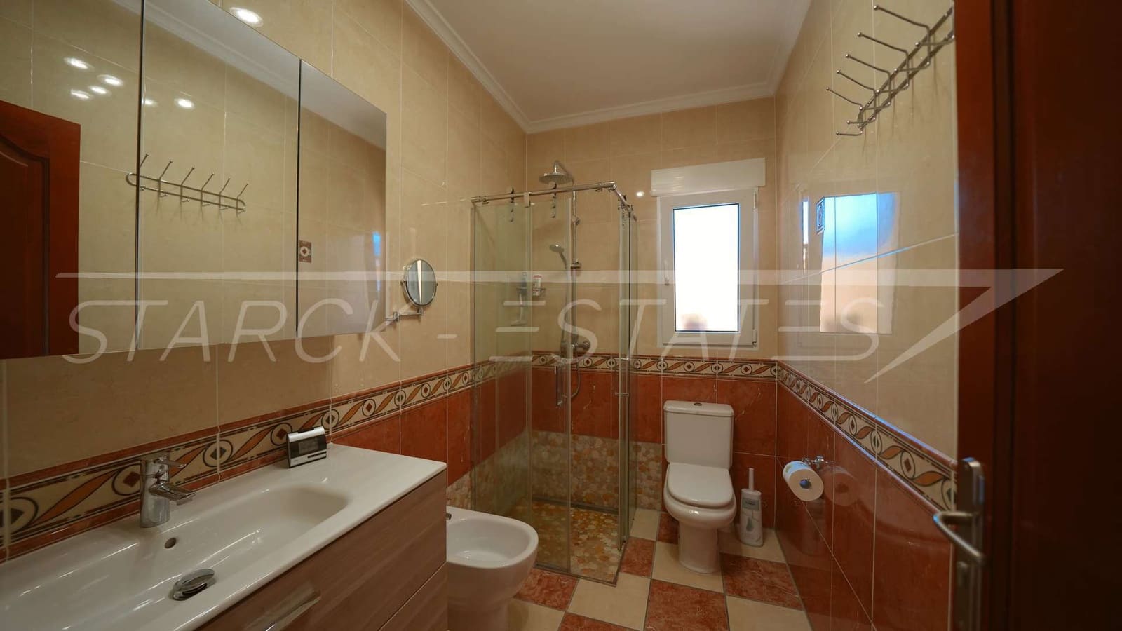 Chalet de 3 habitaciones en Orba en venta con piscina garaje - 690.000 € (Ref: 9758360)