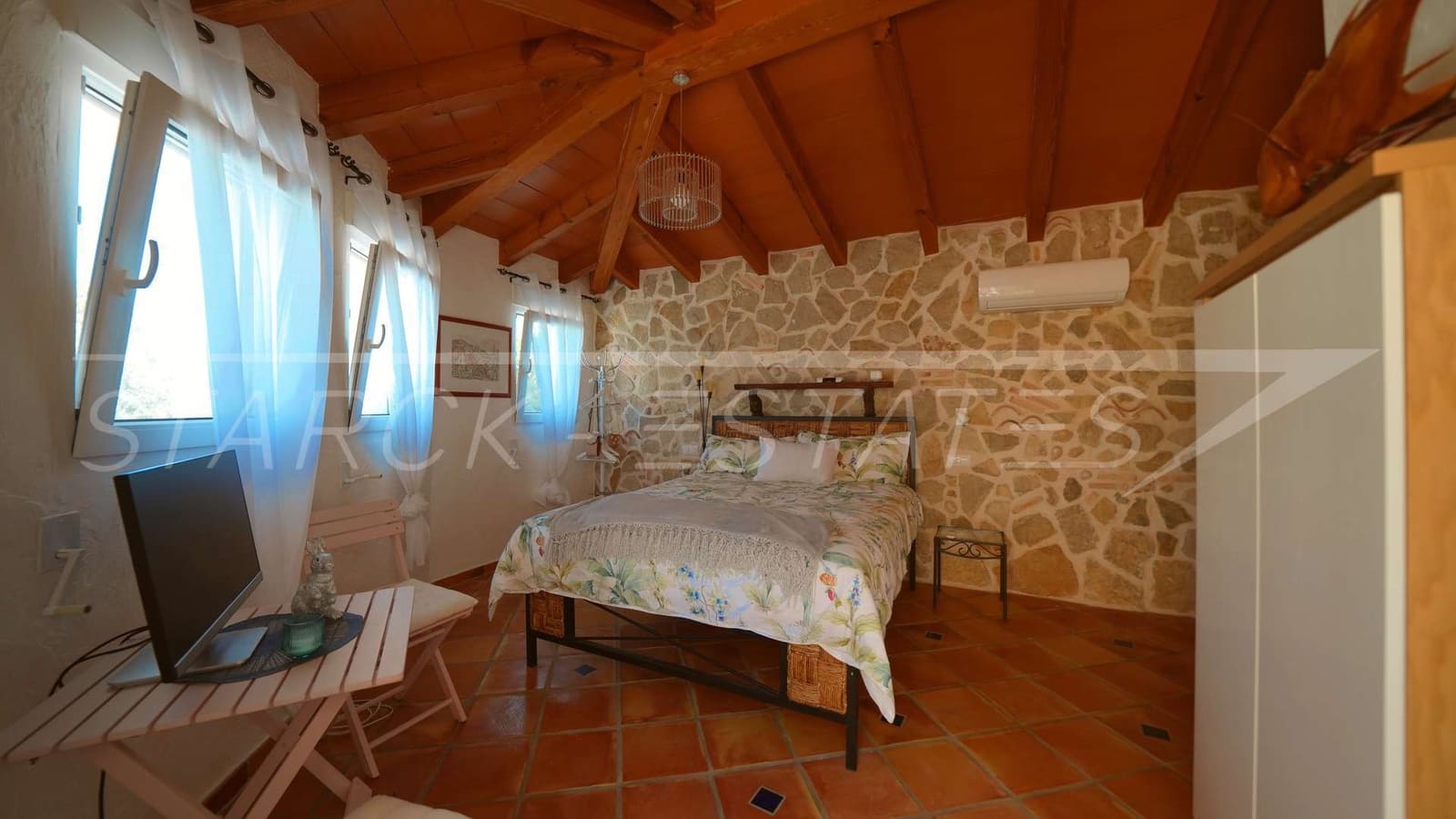 Chalet de 3 habitaciones en Orba en venta con piscina garaje - 690.000 € (Ref: 9758360)