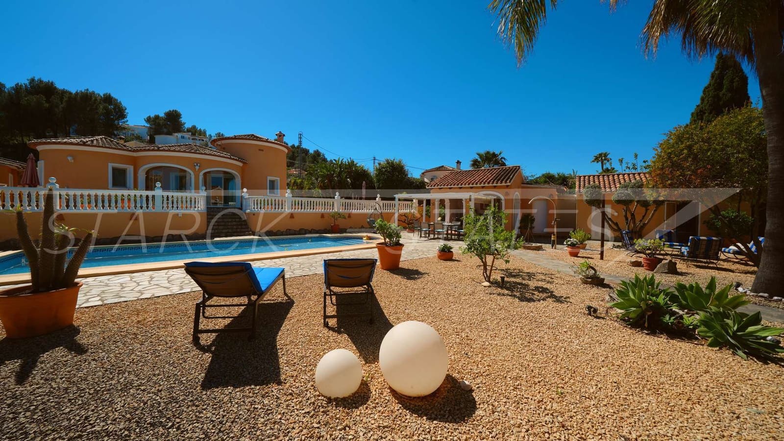 Chalet de 3 habitaciones en Orba en venta con piscina garaje - 690.000 € (Ref: 9758360)