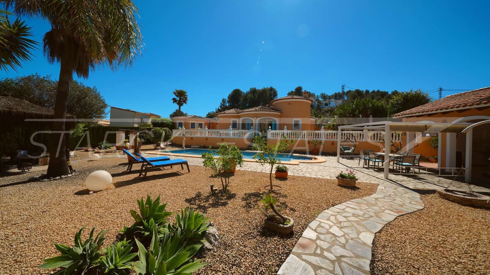 Chalet de 3 habitaciones en Orba en venta con piscina garaje - 690.000 € (Ref: 9758360)