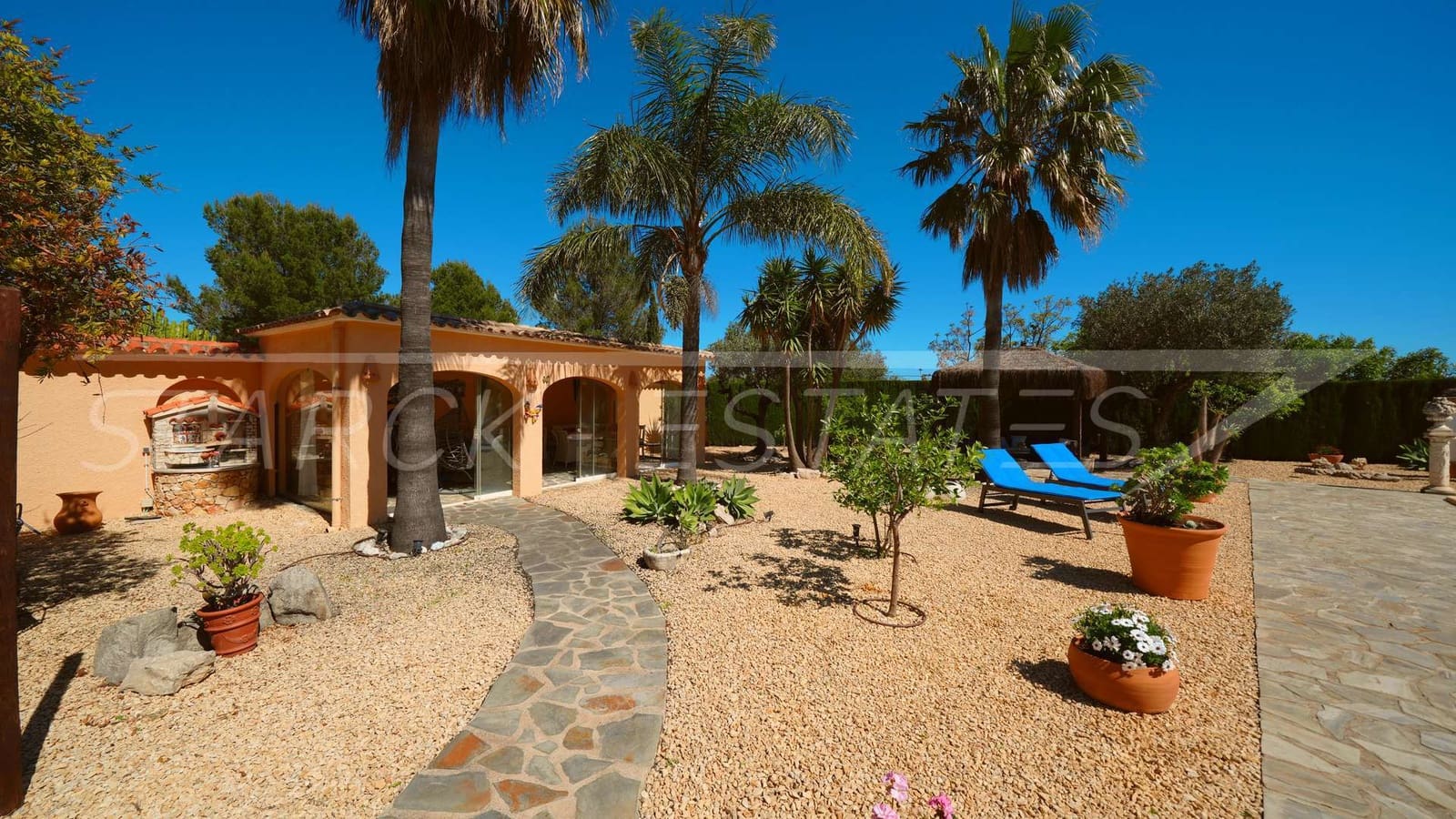 Chalet de 3 habitaciones en Orba en venta con piscina garaje - 690.000 € (Ref: 9758360)