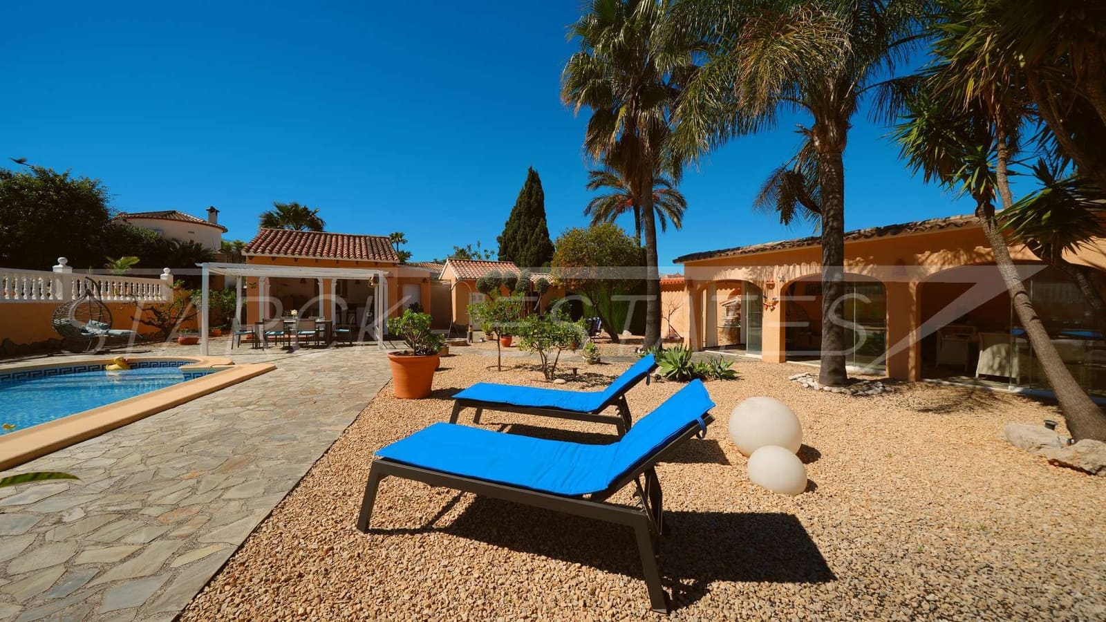 Chalet de 3 habitaciones en Orba en venta con piscina garaje - 690.000 € (Ref: 9758360)