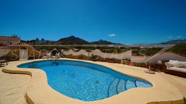 4 soverom Villa til salgs i Orba med svømmebasseng - € 515 000 (Ref: 9784923)