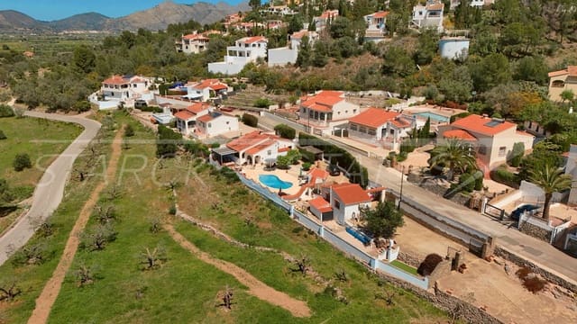 4 soverom Villa til salgs i Orba med svømmebasseng - € 515 000 (Ref: 9784923)