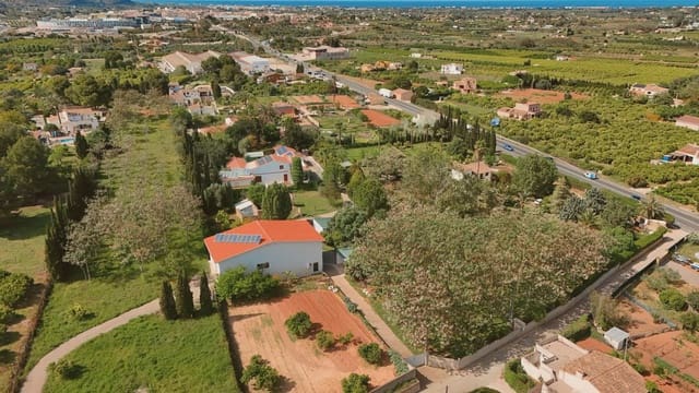 4 soveværelse Finca/Landehus til salg i Pedreguer med swimmingpool garage - € 1.150.000 (Ref: 9793906)
