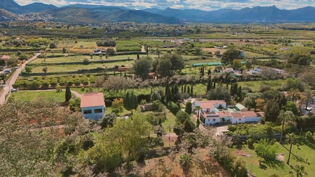 4 soveværelse Finca/Landehus til salg i Pedreguer med swimmingpool garage - € 1.150.000 (Ref: 9793906)
