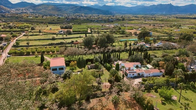 4 chambre Finca/Maison de Campagne à vendre à Pedreguer avec piscine garage - 1 150 000 € (Ref: 9793906)