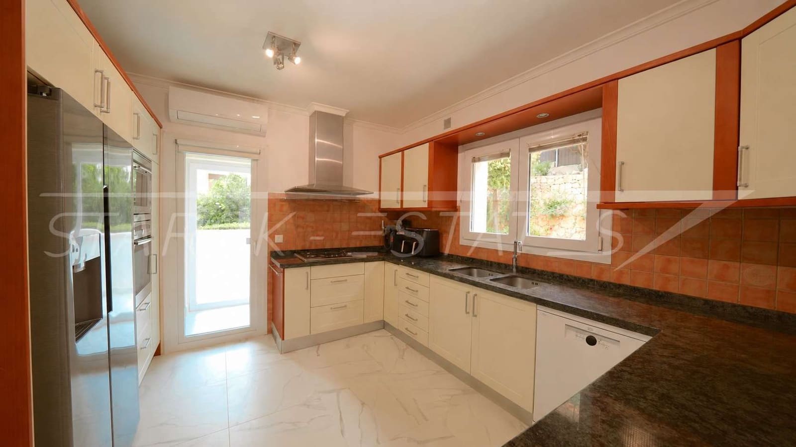 4 soveværelse Villa til salg i Javea / Xabia med swimmingpool - € 1.395.000 (Ref: 9841598)