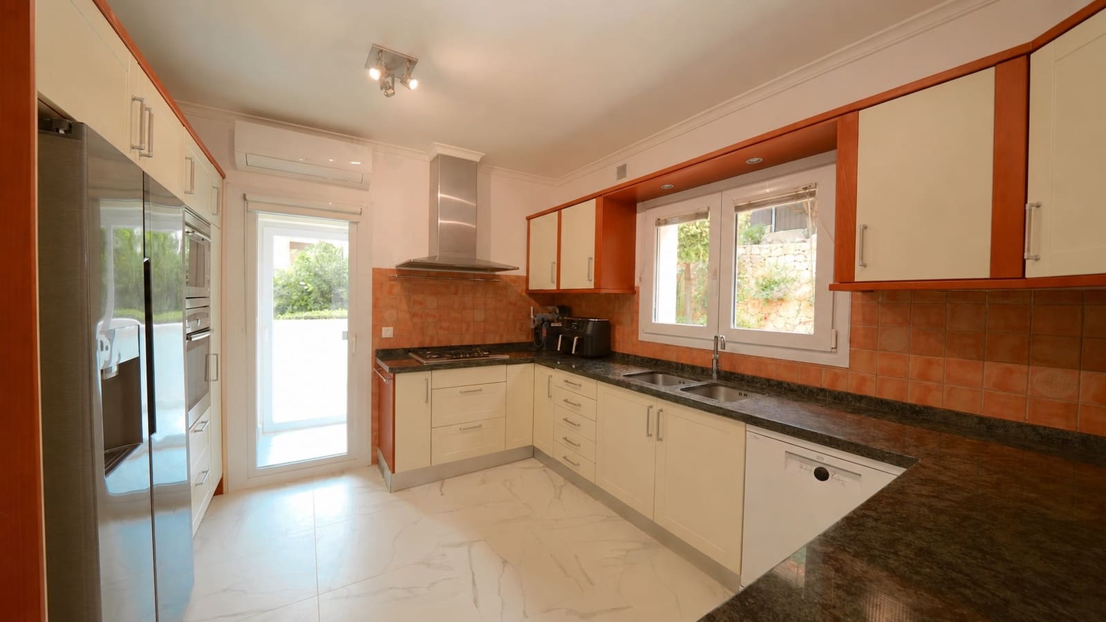 4 soverom Villa til salgs i Javea / Xabia med svømmebasseng garasje - € 1 395 000 (Ref: 9841598)