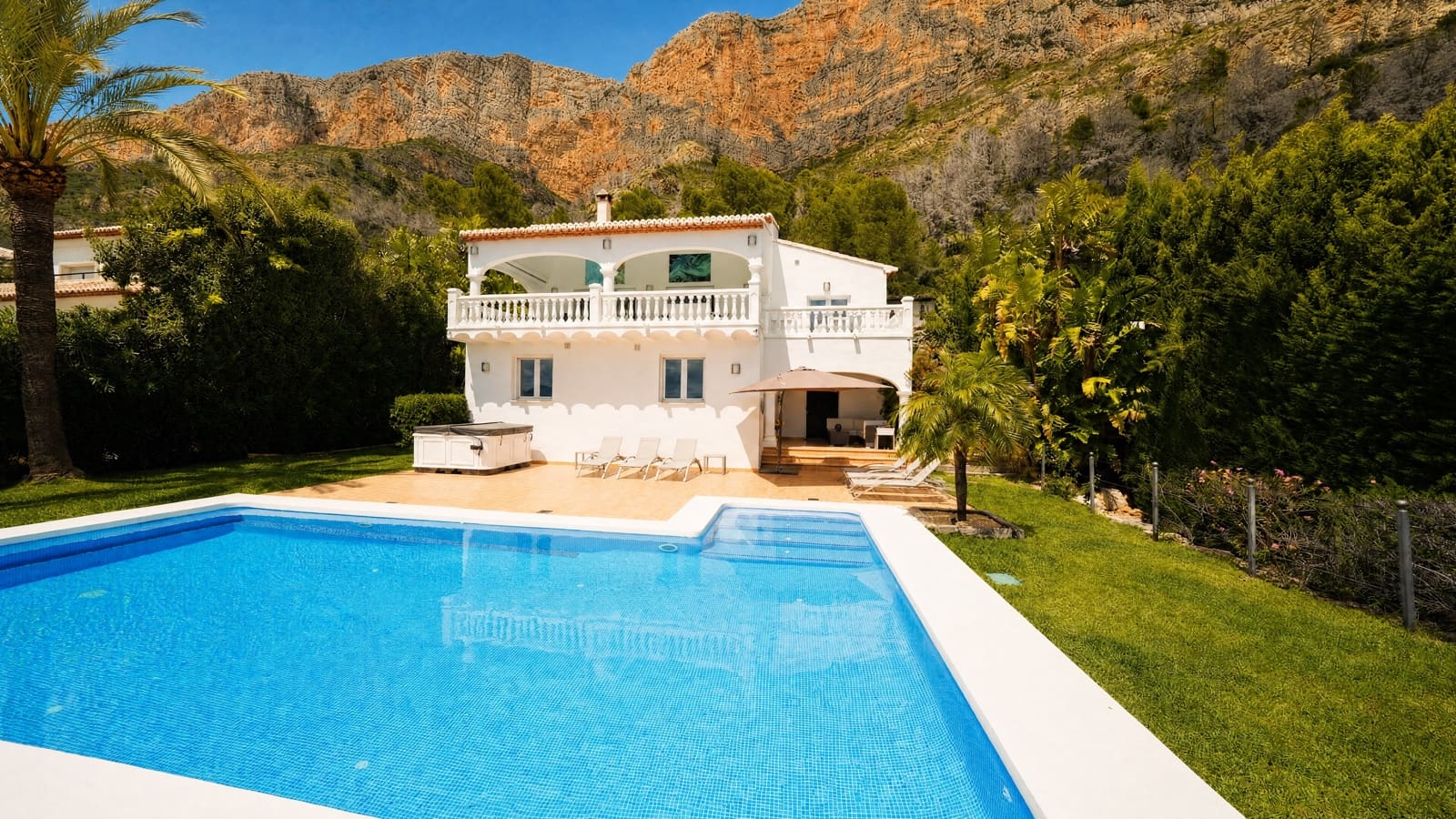 4 soverom Villa til salgs i Javea / Xabia med svømmebasseng garasje - € 1 395 000 (Ref: 9841598)