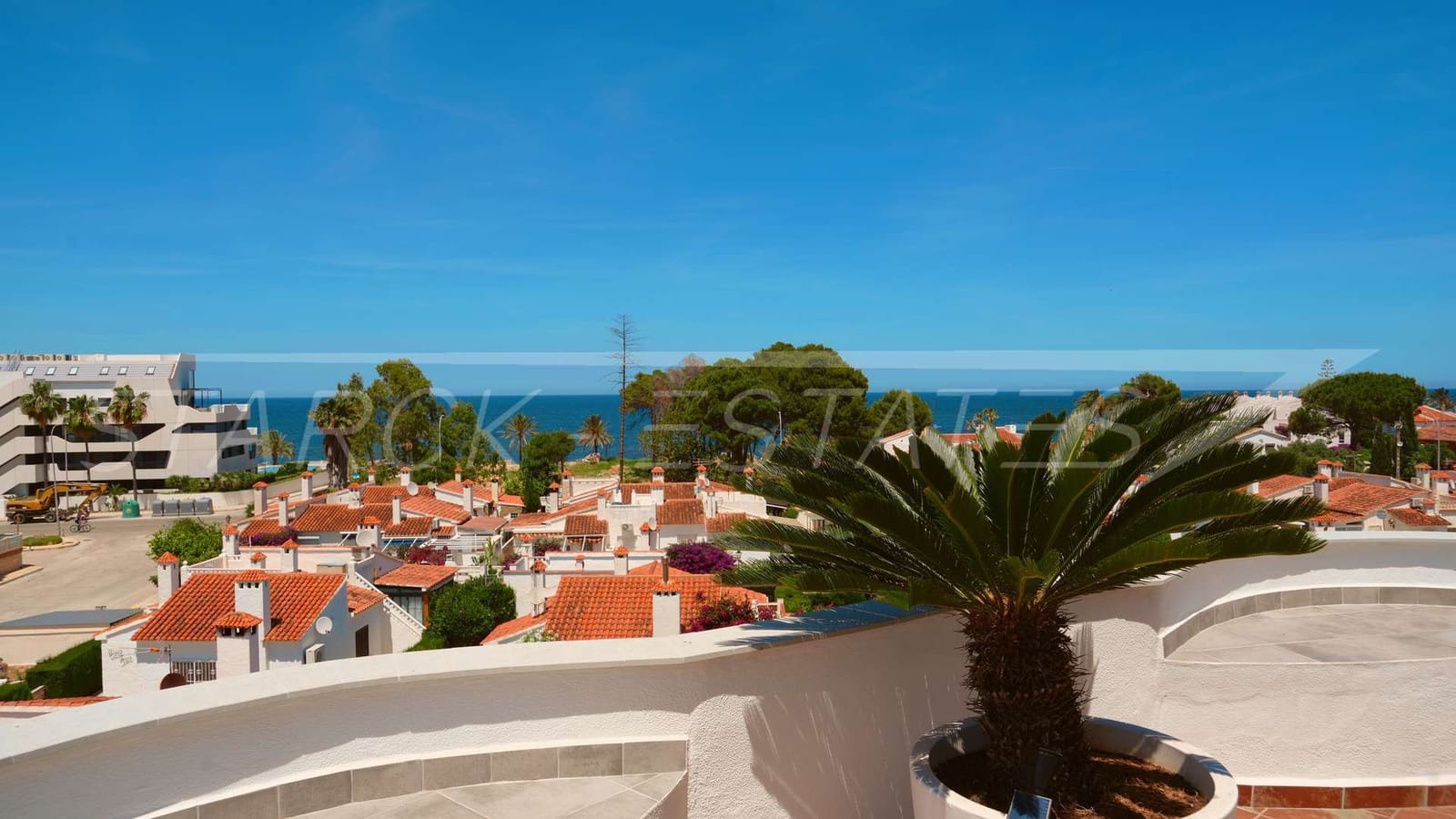 3 slaapkamer Penthouse te koop in Denia met zwembad - € 695.000 (Ref: 9867369)