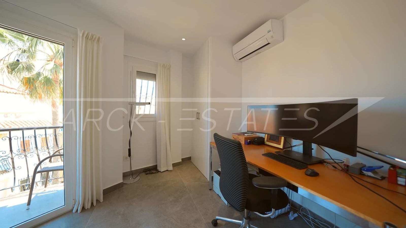 3 slaapkamer Penthouse te koop in Denia met zwembad - € 695.000 (Ref: 9867369)