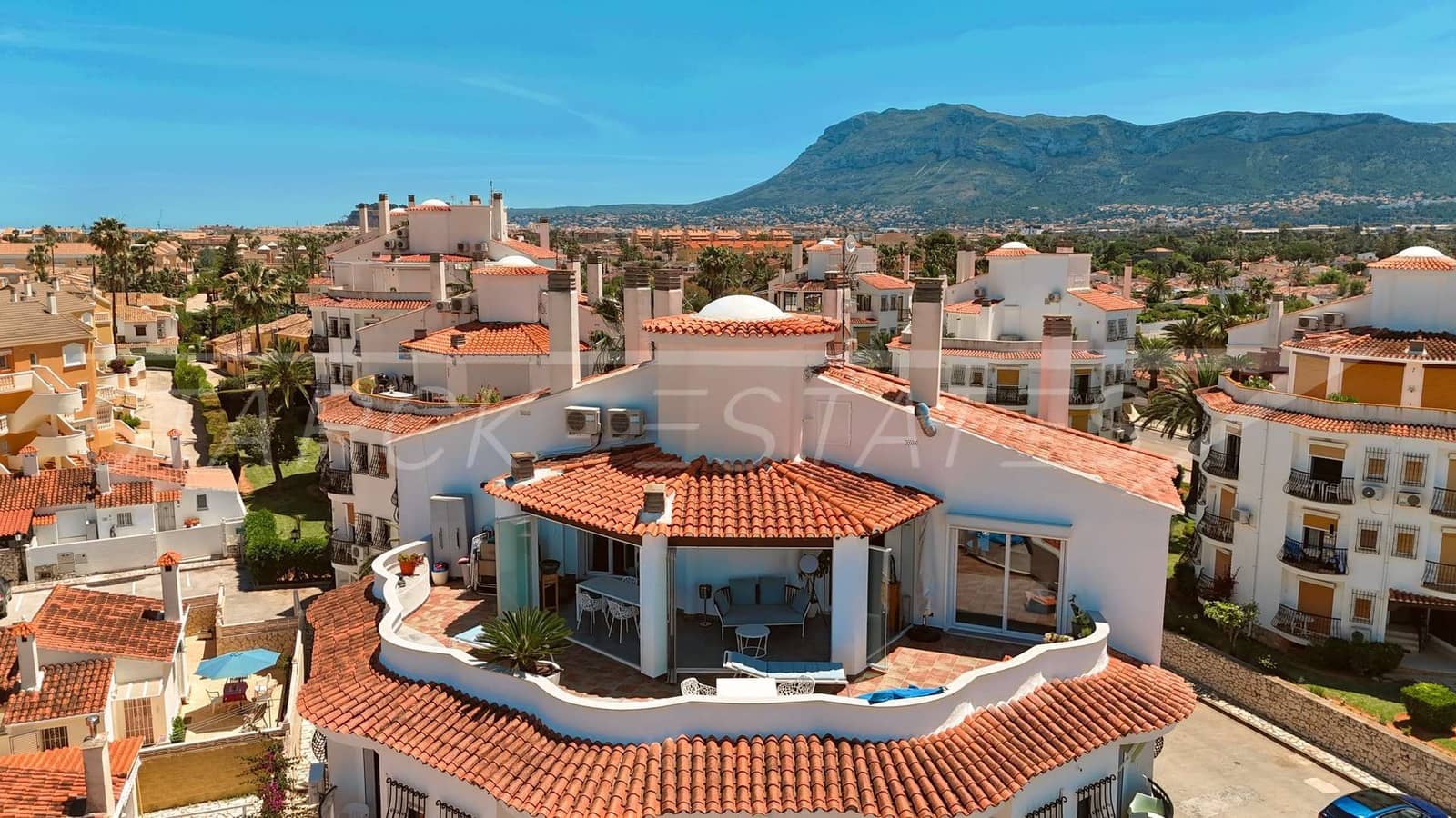3 slaapkamer Penthouse te koop in Denia met zwembad - € 695.000 (Ref: 9867369)