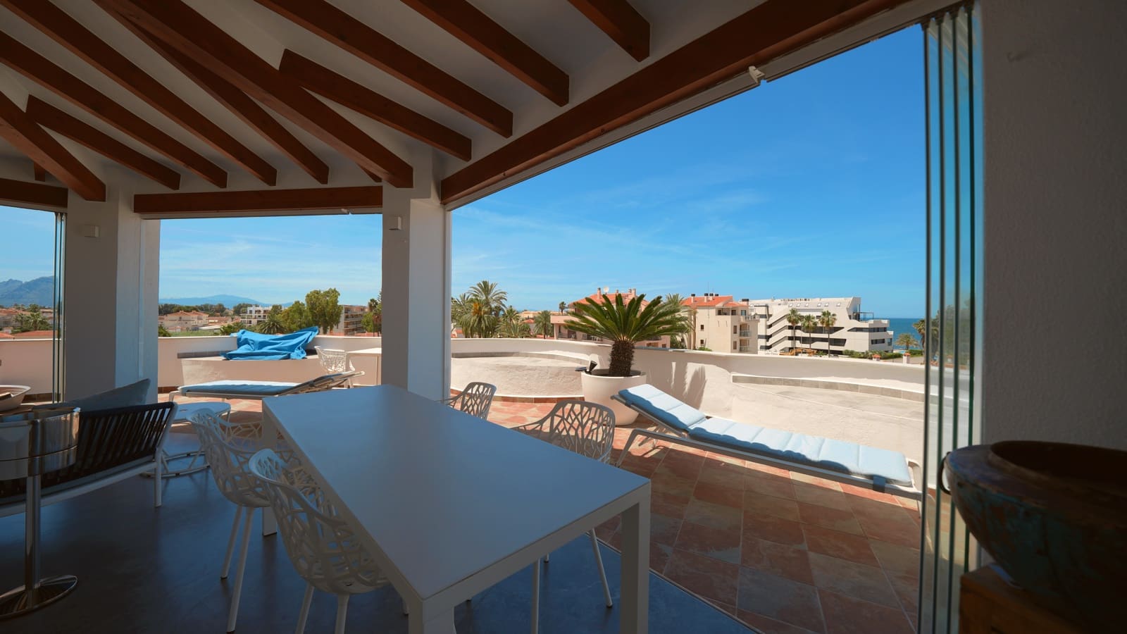 Apartamento de 3 habitaciones en Dénia en venta con piscina garaje - 695.000 € (Ref: 9867369)