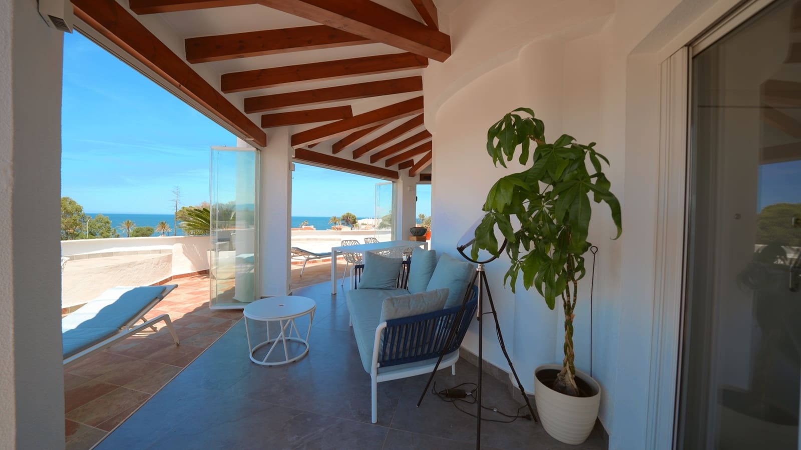 Apartamento de 3 habitaciones en Dénia en venta con piscina garaje - 695.000 € (Ref: 9867369)