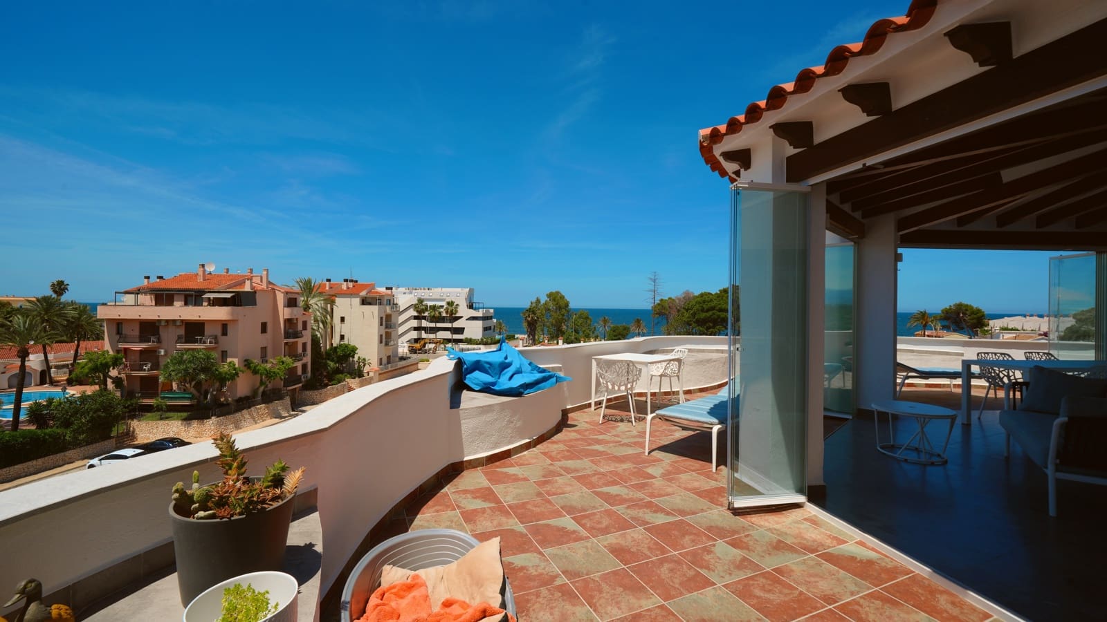 Apartamento de 3 habitaciones en Dénia en venta con piscina garaje - 695.000 € (Ref: 9867369)