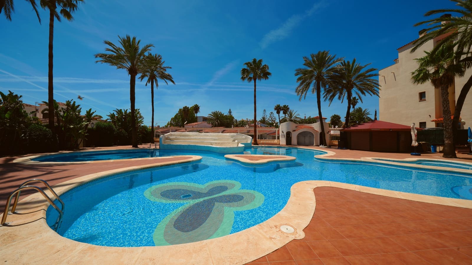 Apartamento de 3 habitaciones en Dénia en venta con piscina garaje - 695.000 € (Ref: 9867369)