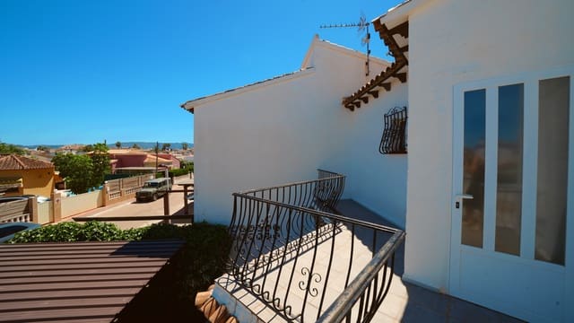Casa de 3 habitaciones en Els Poblets en venta con piscina - 299.000 € (Ref: 9867597)