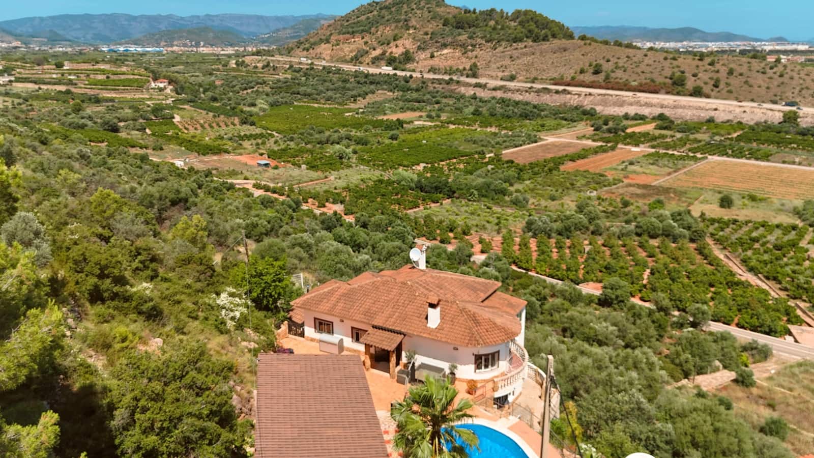 4 bedroom Villa for sale in Oliva with pool garage - € 465,000 (Ref: 9905207)