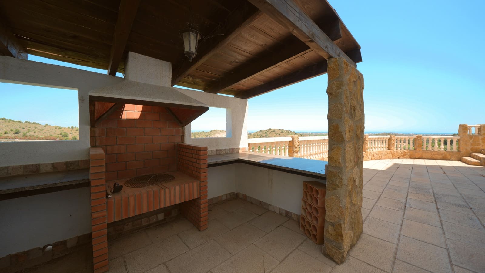 4 bedroom Villa for sale in Oliva with pool garage - € 465,000 (Ref: 9905207)