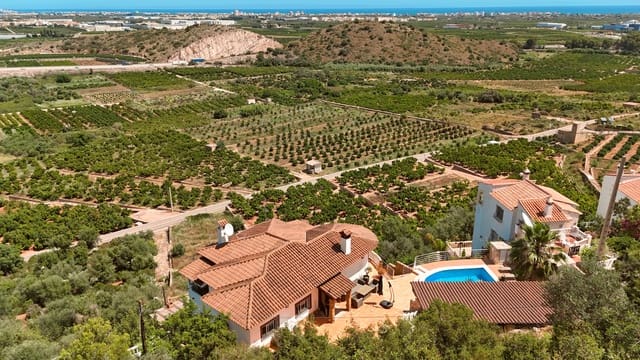 4 soveværelse Villa til salg i Oliva Pueblo, Oliva med swimmingpool - € 465.000 (Ref: 9905207)
