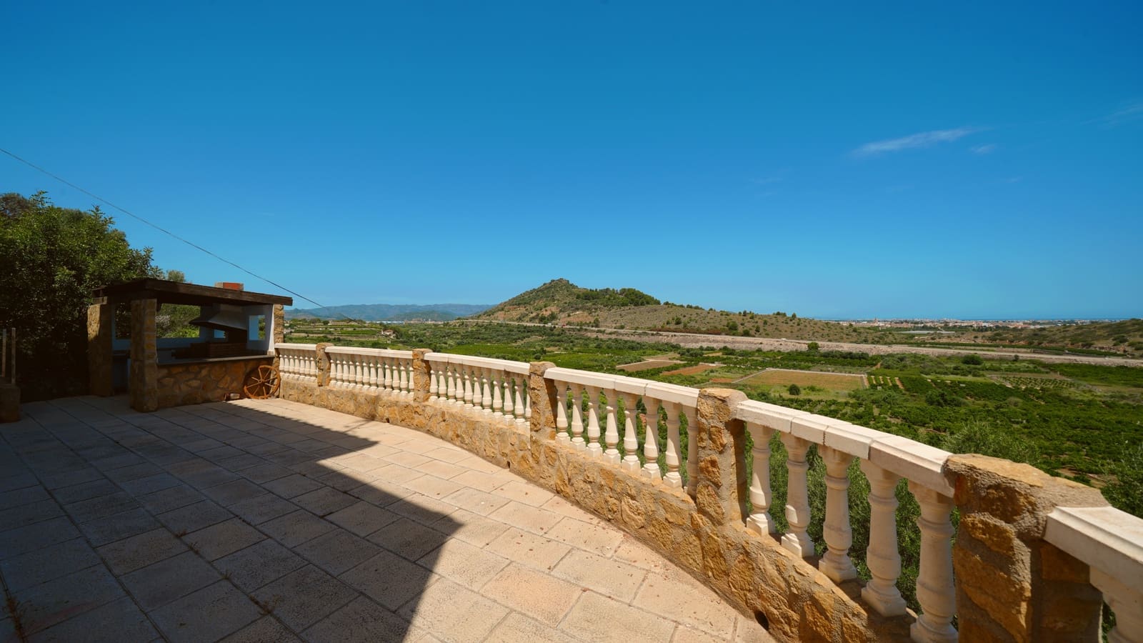 4 bedroom Villa for sale in Oliva with pool garage - € 465,000 (Ref: 9905207)