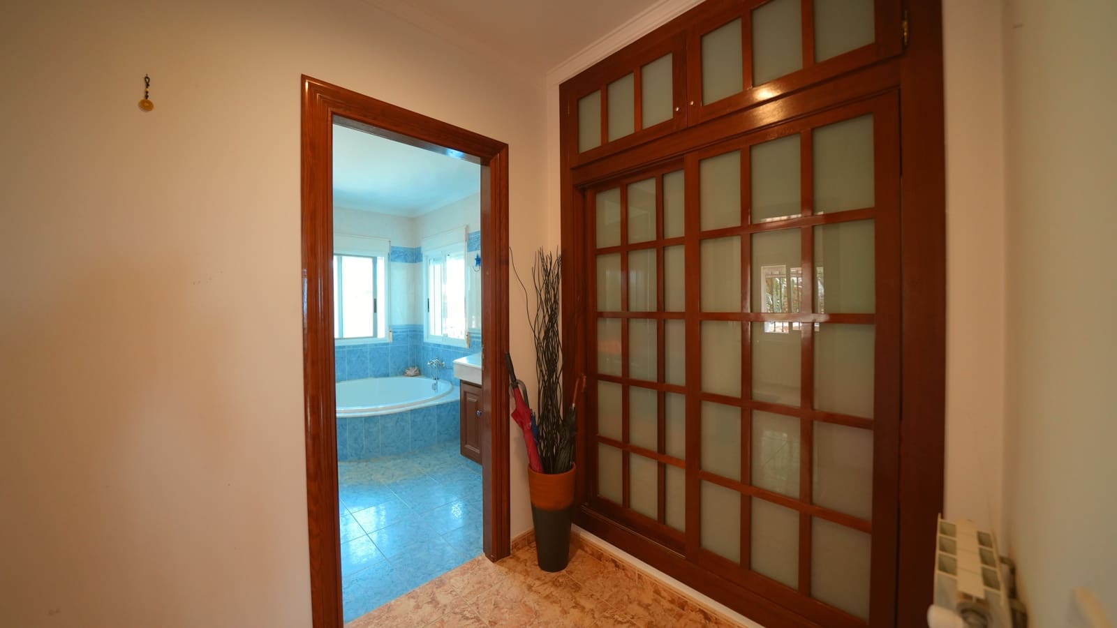 4 bedroom Villa for sale in Oliva with pool garage - € 465,000 (Ref: 9905207)