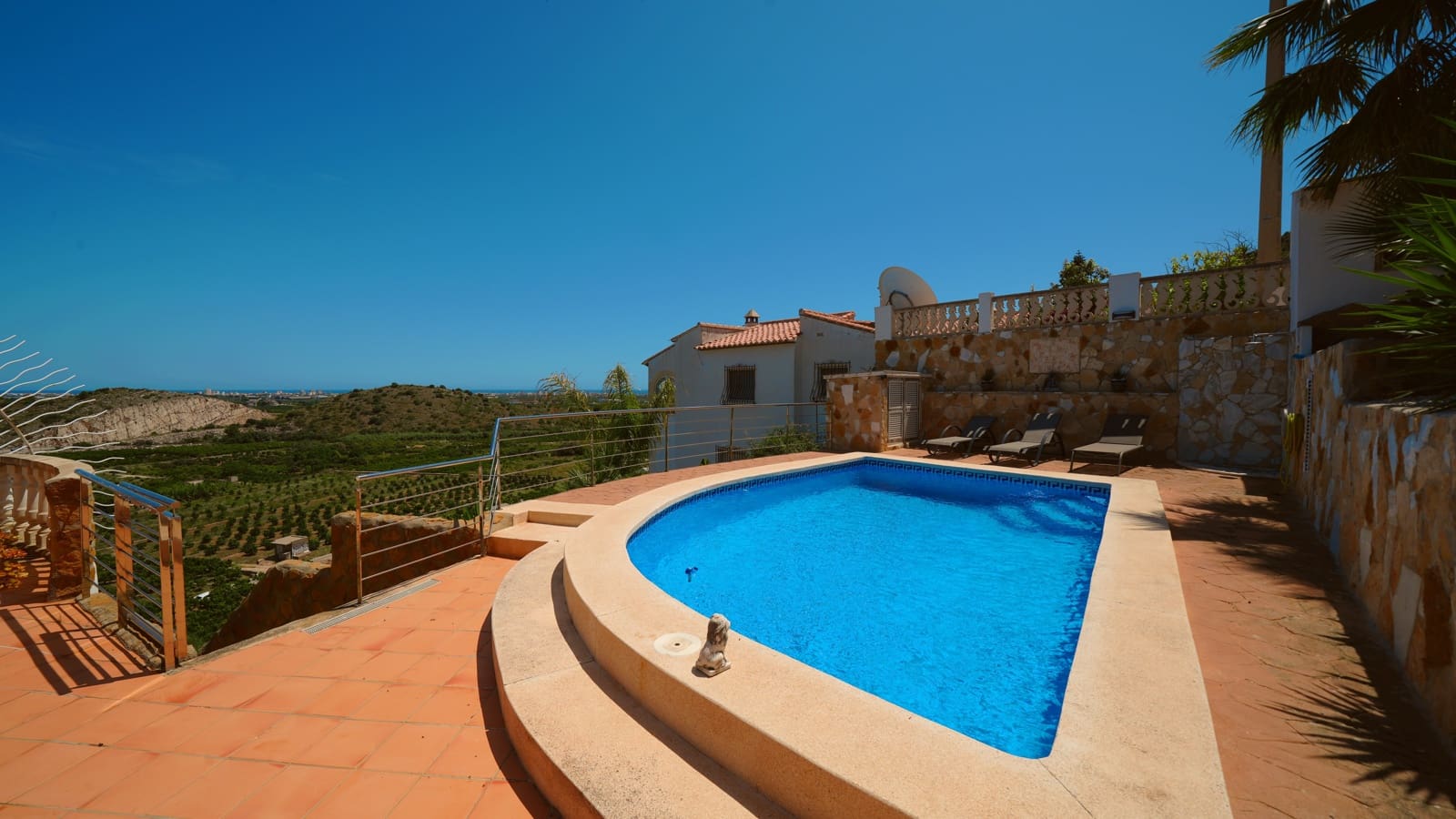 4 bedroom Villa for sale in Oliva with pool garage - € 465,000 (Ref: 9905207)