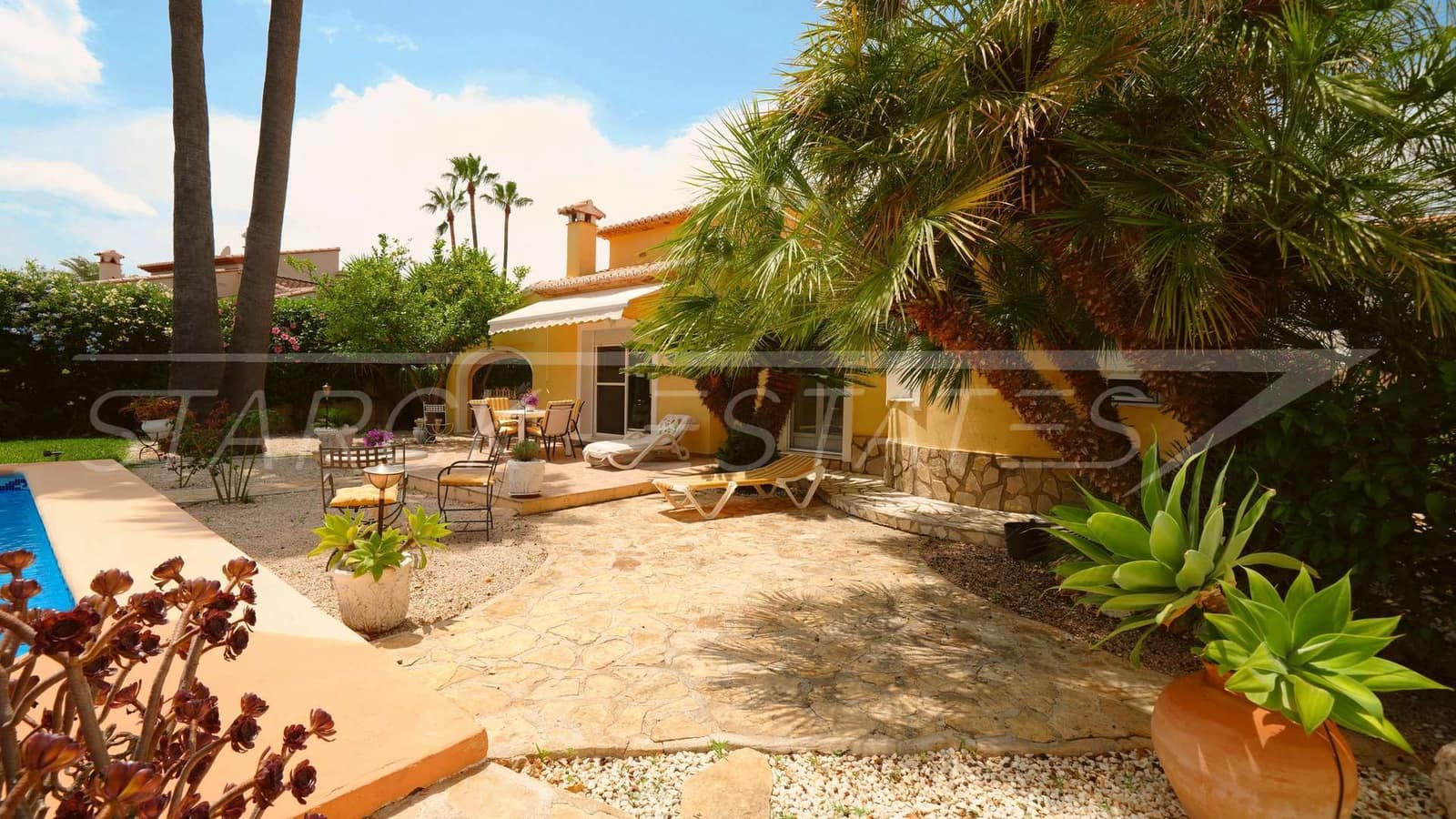 2 bedroom Villa for sale in Beniarbeig with pool - € 435,000 (Ref: 9917612)