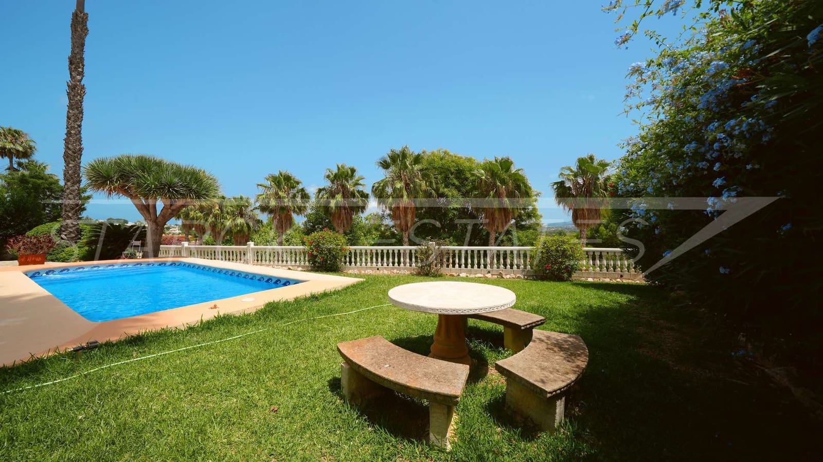 2 bedroom Villa for sale in Beniarbeig with pool - € 435,000 (Ref: 9917612)