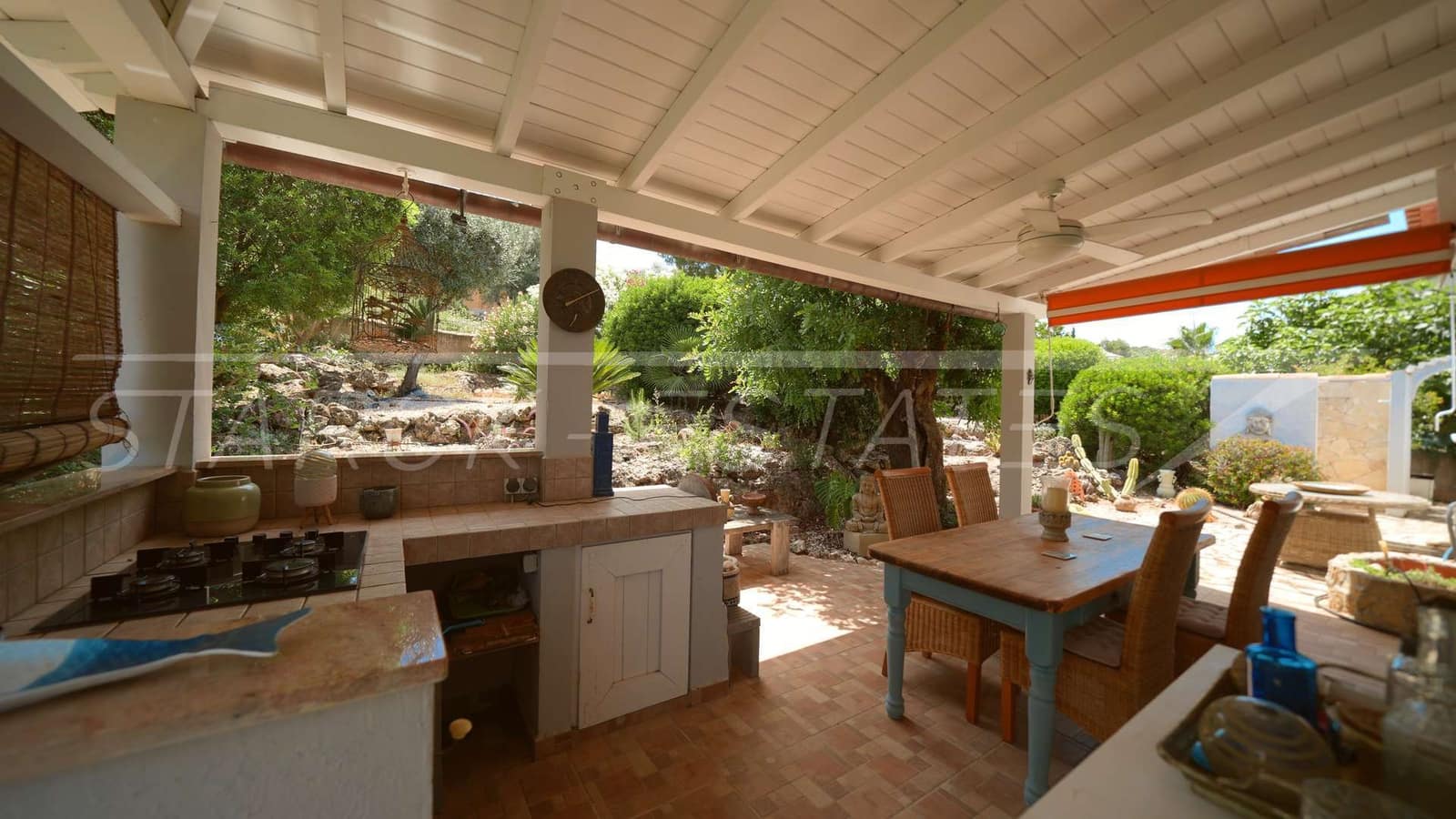 3 bedroom Villa for sale in Rafol de Almunia with pool garage - € 435,000 (Ref: 9926585)