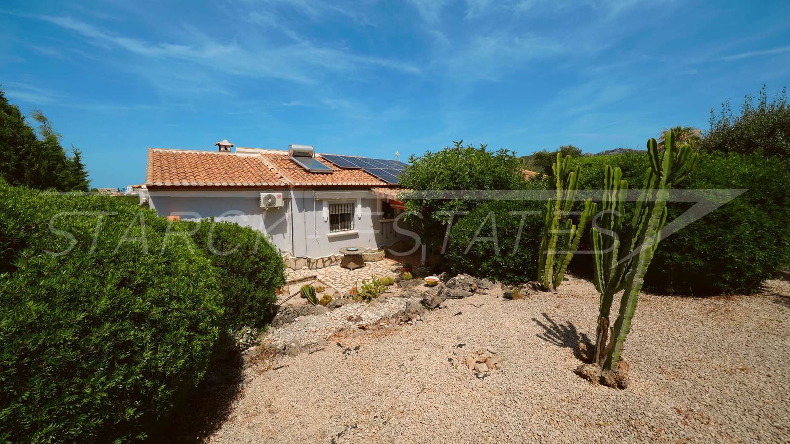 3 bedroom Villa for sale in Rafol de Almunia with pool garage - € 435,000 (Ref: 9926585)