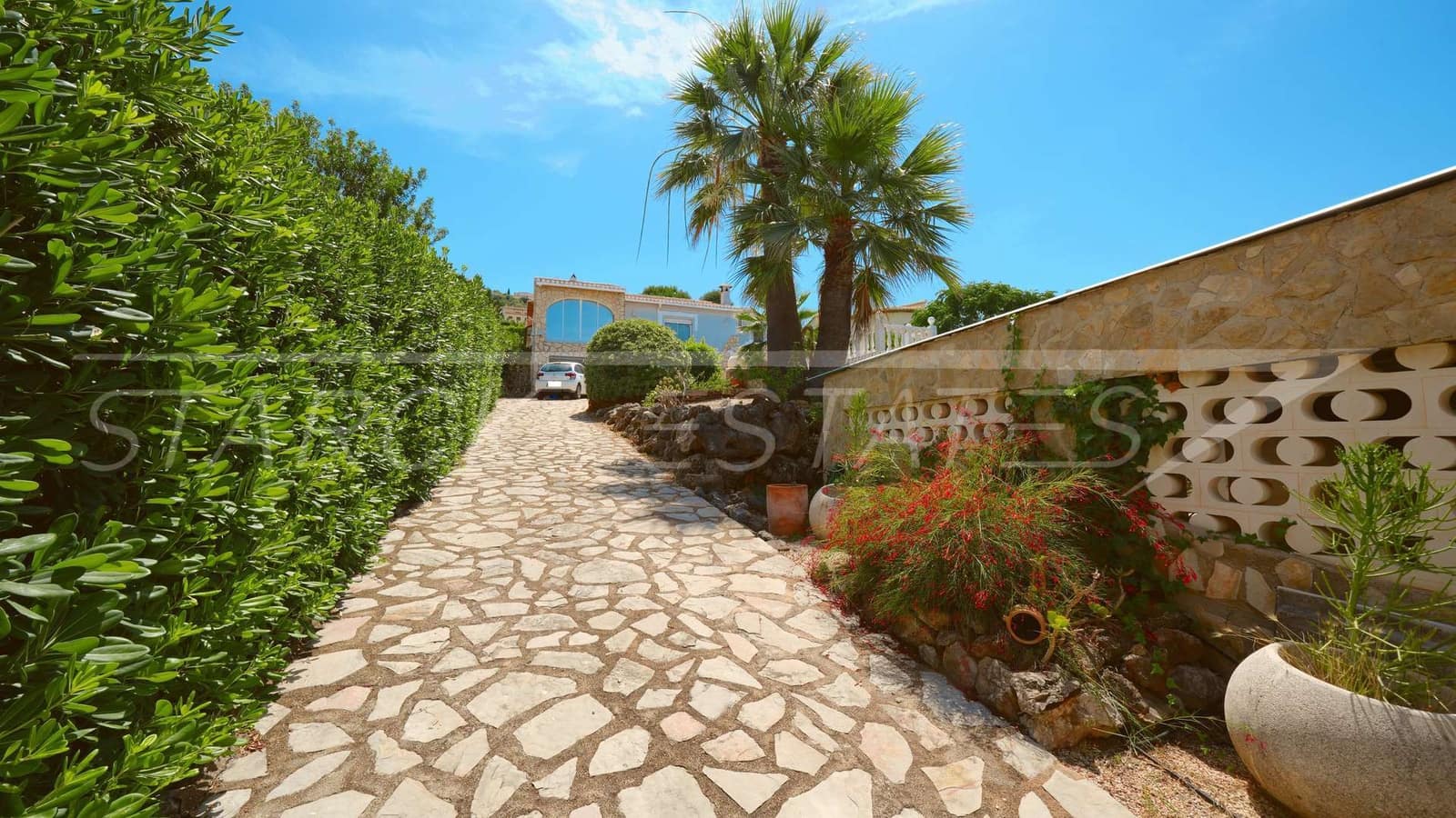 3 bedroom Villa for sale in Rafol de Almunia with pool garage - € 435,000 (Ref: 9926585)